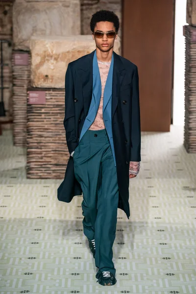Look 25